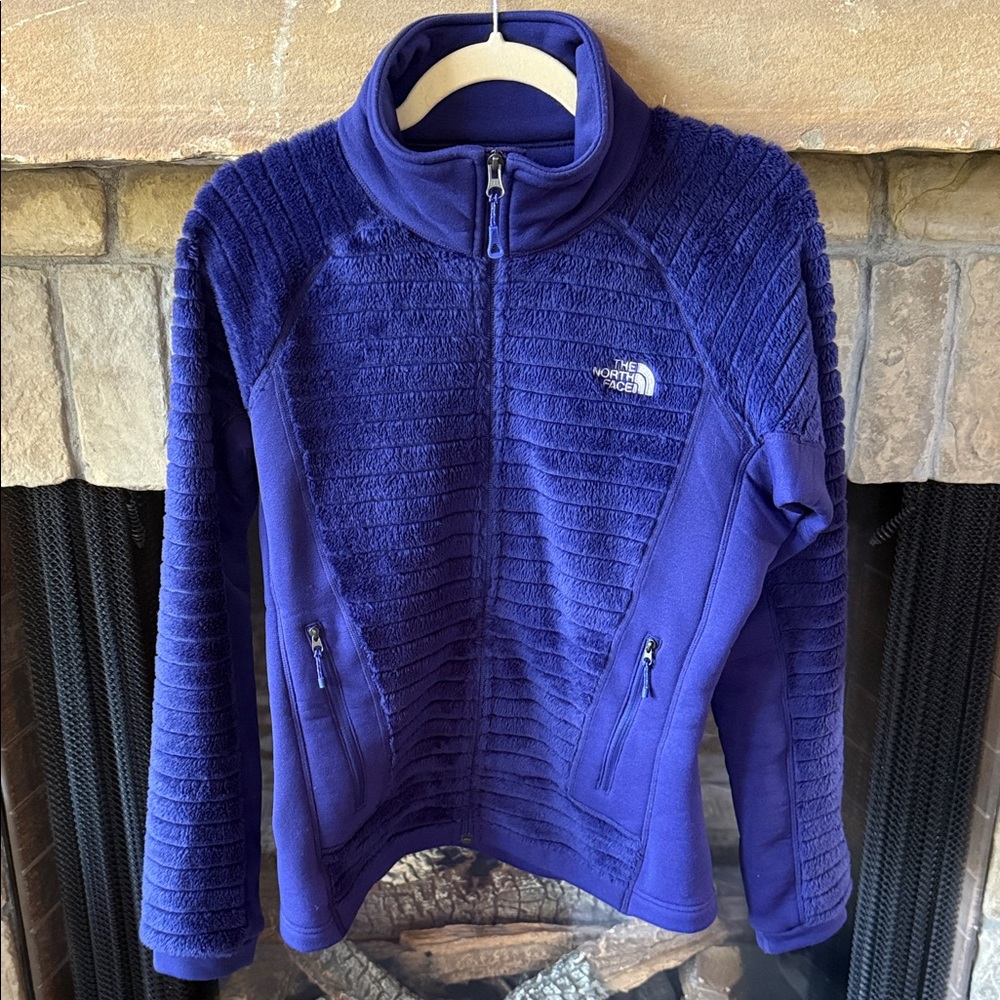 The North Face Women's teddy Purply Blue summit series Ski Jacket layer. Medium